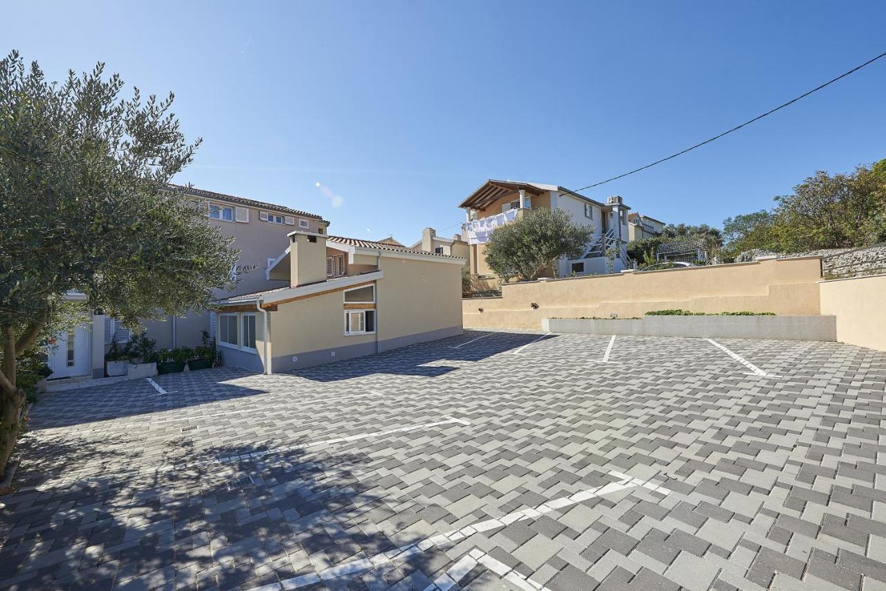 Apartments With A Parking Space Mavarstica, Ciovo - 17803 Trogir Eksteriør billede
